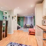 Park Lane Beautiful Family Apartment